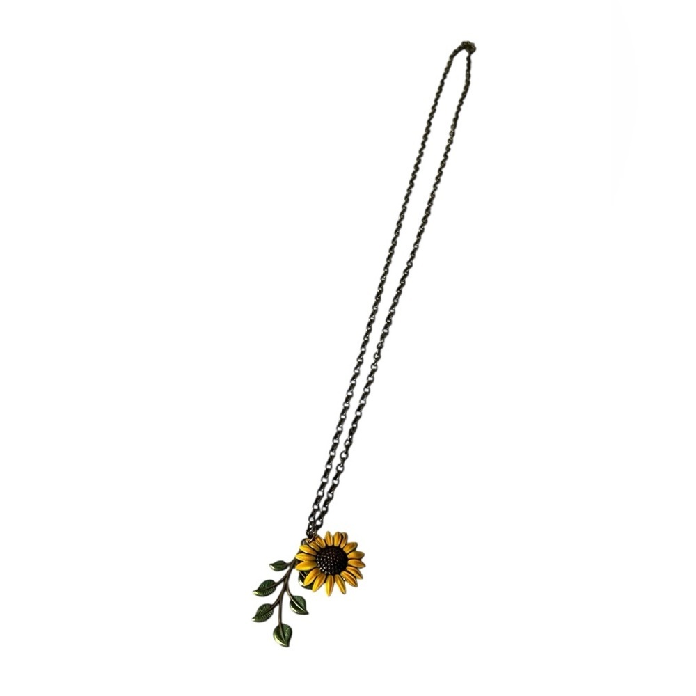 Beautiful Sunflower Pendant Necklace - Picture 5 of 11